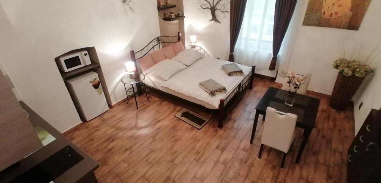 Apartment Jakubska 676 Praag Buitenkant foto