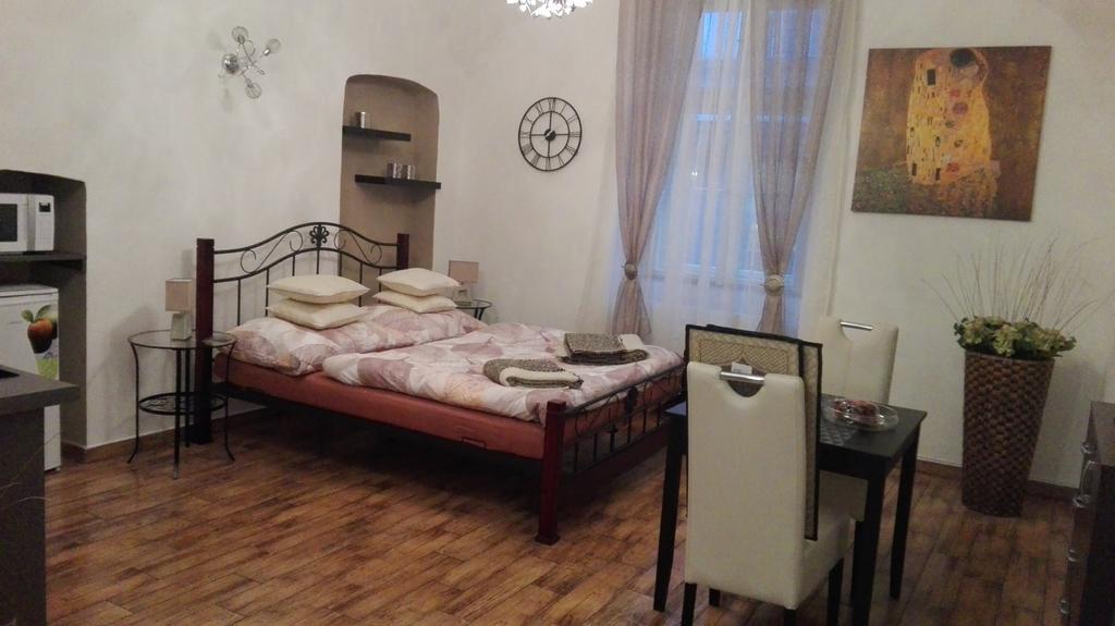 Apartment Jakubska 676 Praag Buitenkant foto