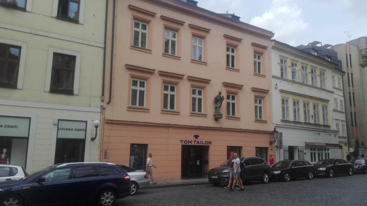 Apartment Jakubska 676 Praag Buitenkant foto